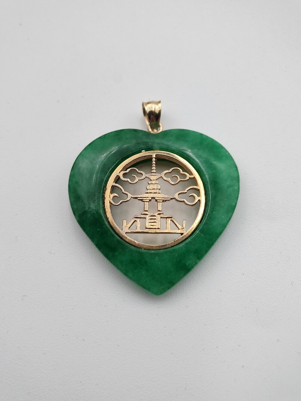 Carved Heart Jade Stone Gold Filled Center Design of Traditional Chinese Pagoda